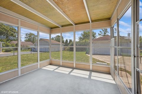 Tiny photo for 11121 Martindale Drive, Westchester, IL 60154 (MLS # 12539028)