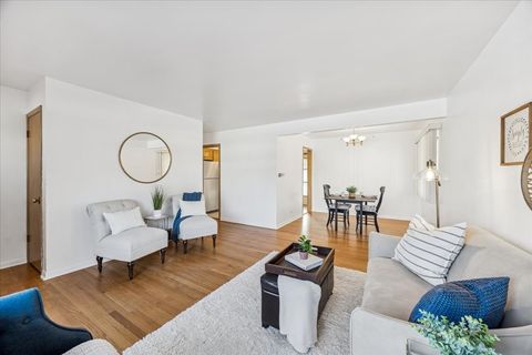 Tiny photo for 11121 Martindale Drive, Westchester, IL 60154 (MLS # 12539028)