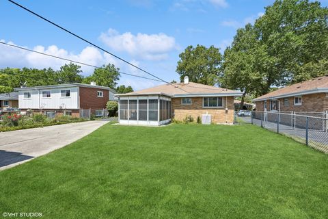Tiny photo for 11121 Martindale Drive, Westchester, IL 60154 (MLS # 12539028)