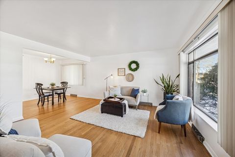 Tiny photo for 11121 Martindale Drive, Westchester, IL 60154 (MLS # 12539028)