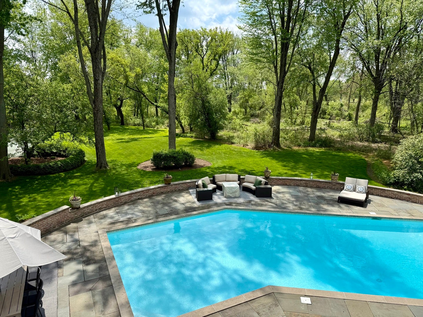 285 W Westminster Avenue