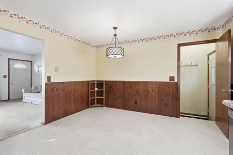 Tiny photo for 2121 W 34th Street, Davenport, IA 52806 (MLS # 12549346)