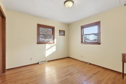 Tiny photo for 2121 W 34th Street, Davenport, IA 52806 (MLS # 12549346)