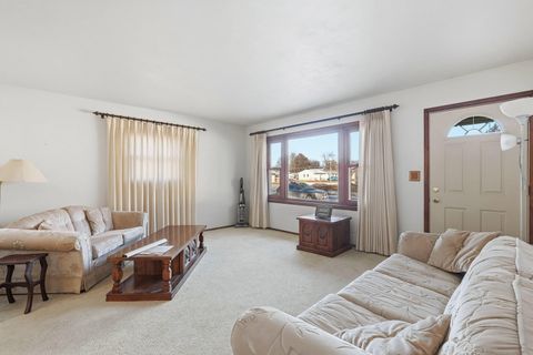 Tiny photo for 2121 W 34th Street, Davenport, IA 52806 (MLS # 12549346)