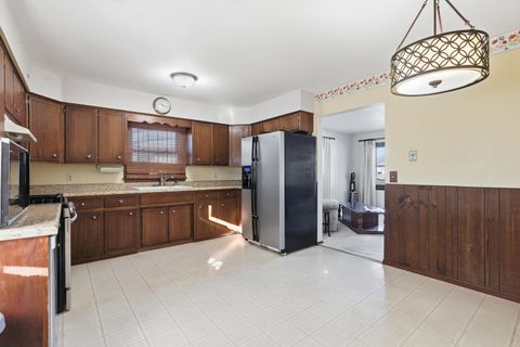 Tiny photo for 2121 W 34th Street, Davenport, IA 52806 (MLS # 12549346)