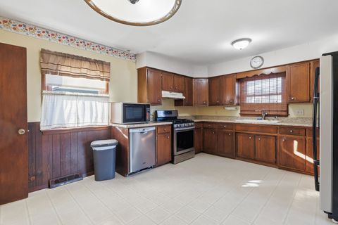 Tiny photo for 2121 W 34th Street, Davenport, IA 52806 (MLS # 12549346)