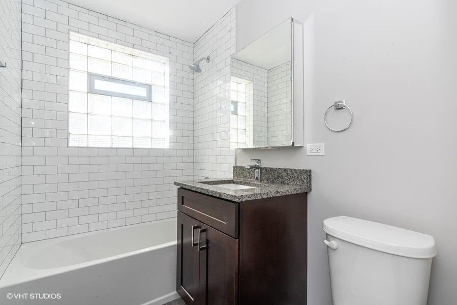 6521 N Seeley Avenue 1S