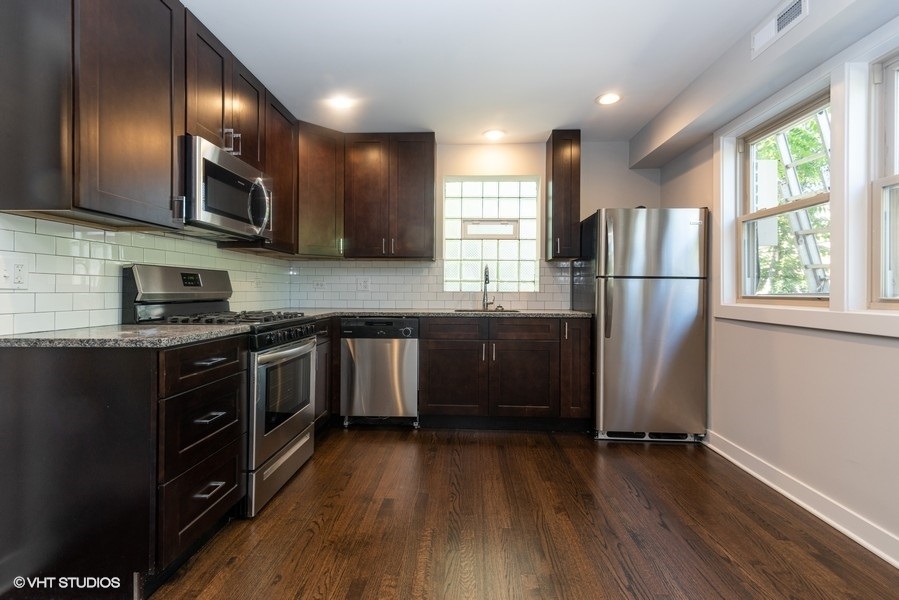 6521 N Seeley Avenue 1S