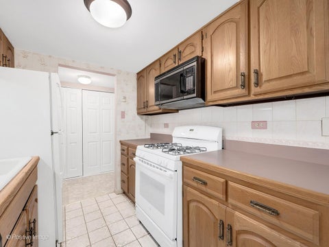 Tiny photo for 500 Redondo Road #109, Downers Grove, IL 60516 (MLS # 12680995)