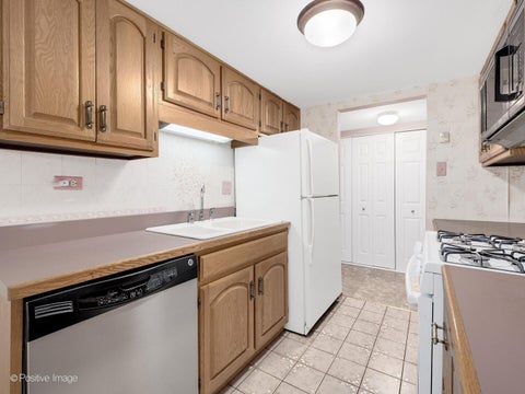 Tiny photo for 500 Redondo Road #109, Downers Grove, IL 60516 (MLS # 12680995)