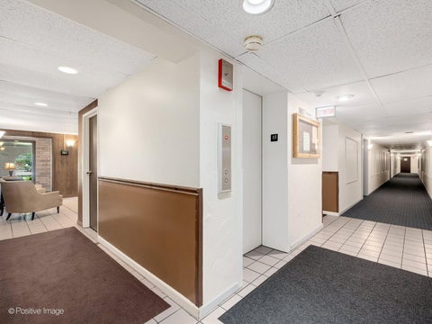 Tiny photo for 500 Redondo Road #109, Downers Grove, IL 60516 (MLS # 12680995)