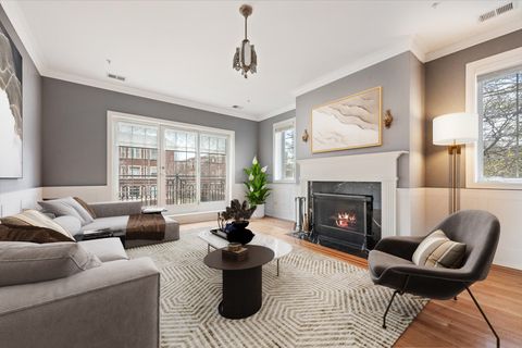 Tiny photo for 602 Hinman Avenue #2S, Evanston, IL 60202 (MLS # 12613236)