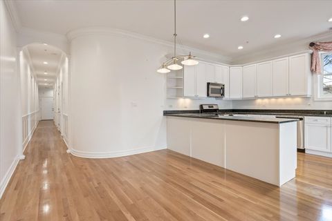 Tiny photo for 602 Hinman Avenue #2S, Evanston, IL 60202 (MLS # 12613236)