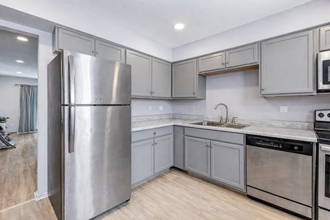 Tiny photo for 342 Klein Creek Court #5E, Carol Stream, IL 60188 (MLS # 12595460)