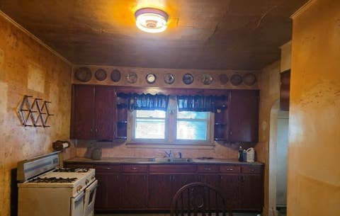 Tiny photo for 212 W McHaney Street, Harrisburg, IL 62946 (MLS # 12706455)