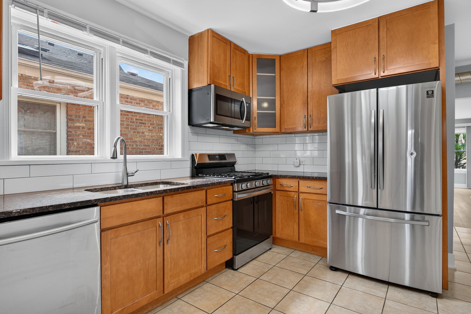 3953 N Oleander Avenue 1