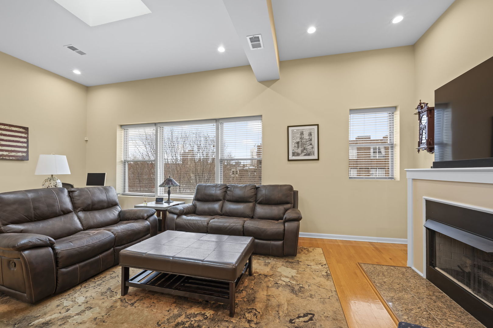 829 W Lawrence Avenue 3