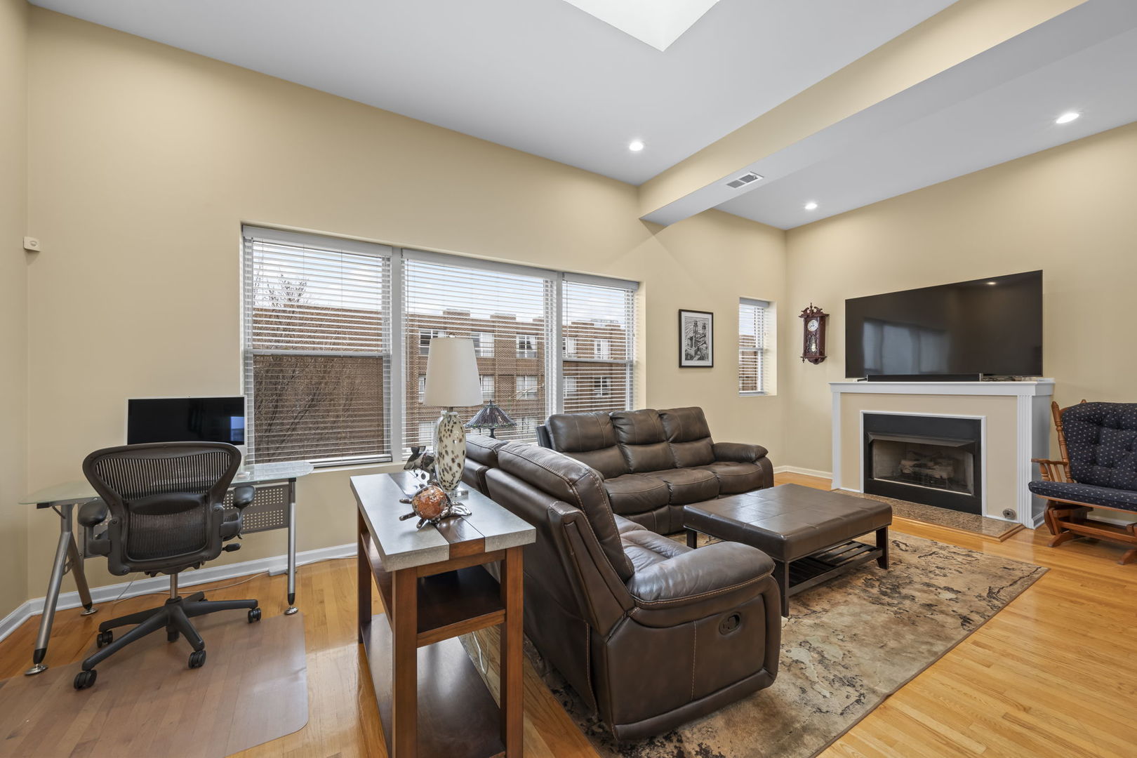 829 W Lawrence Avenue 3