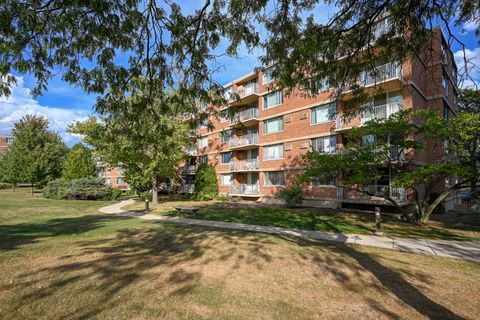 Tiny photo for 2222 S Stewart Avenue #3D, Lombard, IL 60148 (MLS # 12490580)