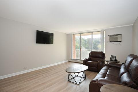 Tiny photo for 2222 S Stewart Avenue #3D, Lombard, IL 60148 (MLS # 12490580)
