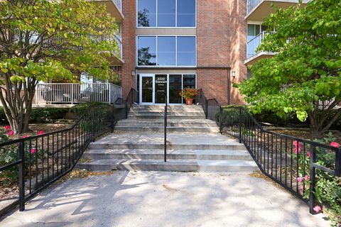 Photo of 2222 S Stewart Avenue #3D, Lombard, IL 60148 (MLS # 12490580)