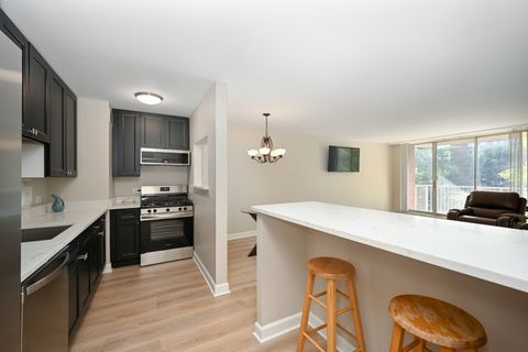 Tiny photo for 2222 S Stewart Avenue #3D, Lombard, IL 60148 (MLS # 12490580)
