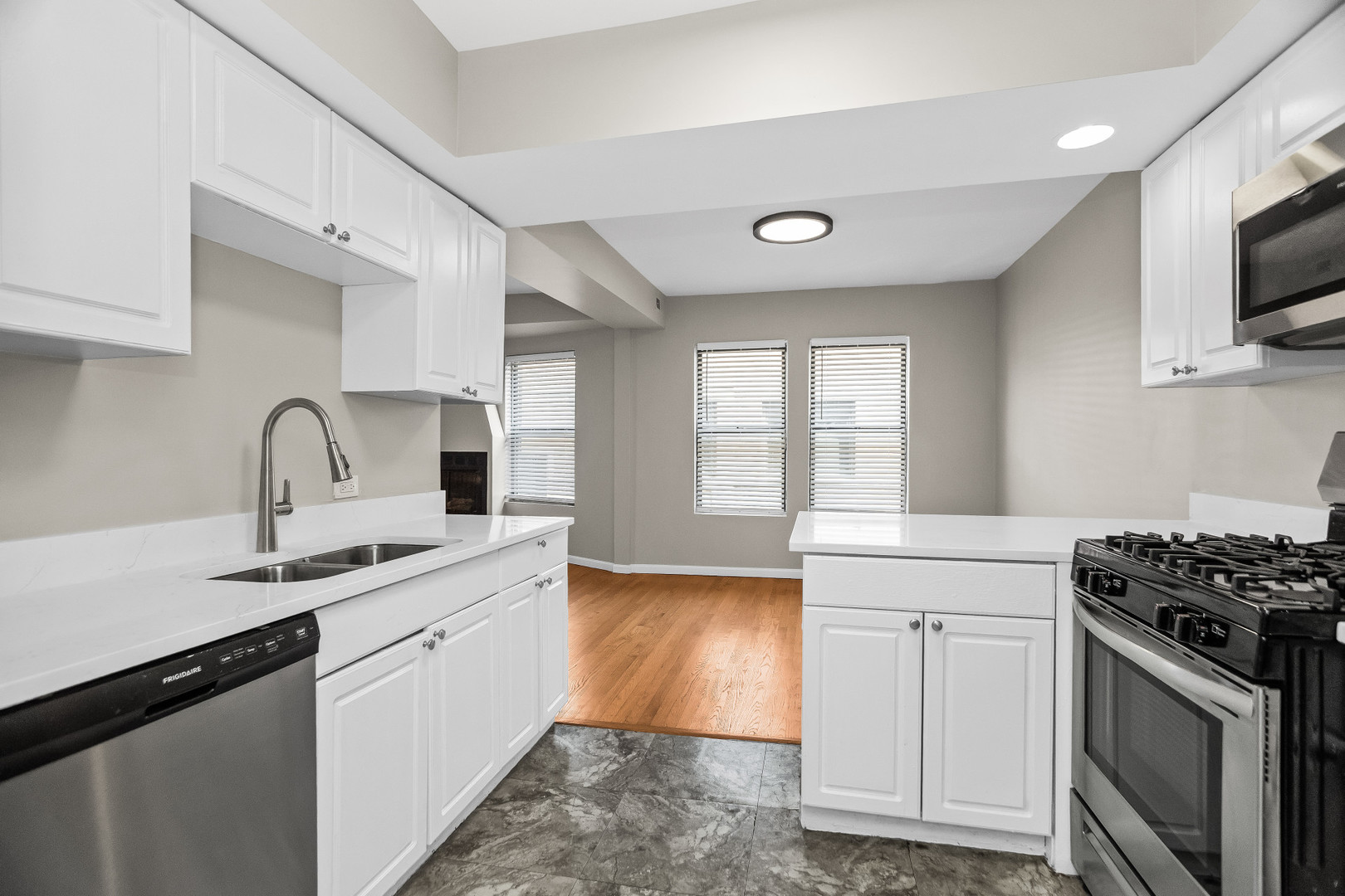 4529.5 S Drexel Boulevard 3E