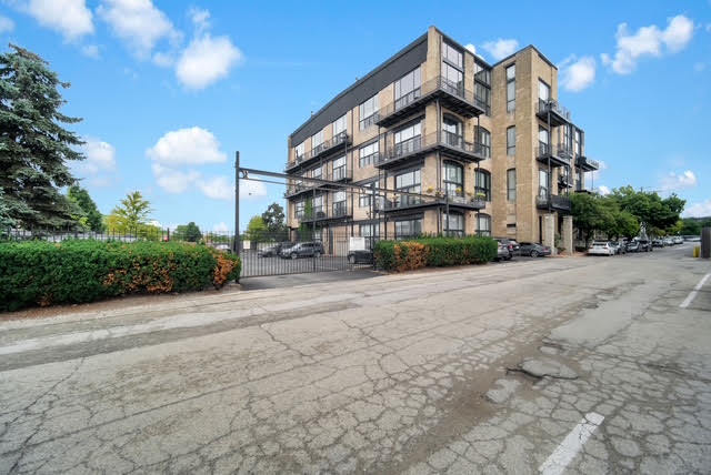 2614 N Clybourn Avenue 106
