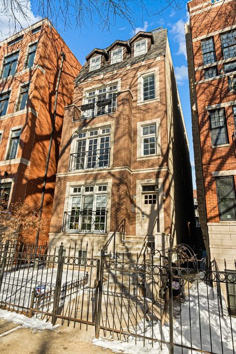 Photo of 820 W Buckingham Place #1, Chicago, IL 60657 (MLS # 12559588)