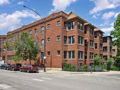Photo of 1310 W Montrose Avenue #3, Chicago, IL 60613 (MLS # 12665681)