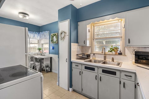 Tiny photo for 2020 N LINCOLN Avenue, Davenport, IA 52804 (MLS # 12684335)