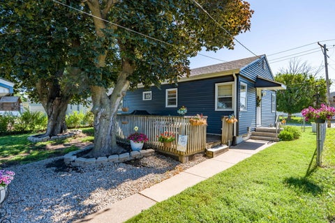 Tiny photo for 2020 N LINCOLN Avenue, Davenport, IA 52804 (MLS # 12684335)