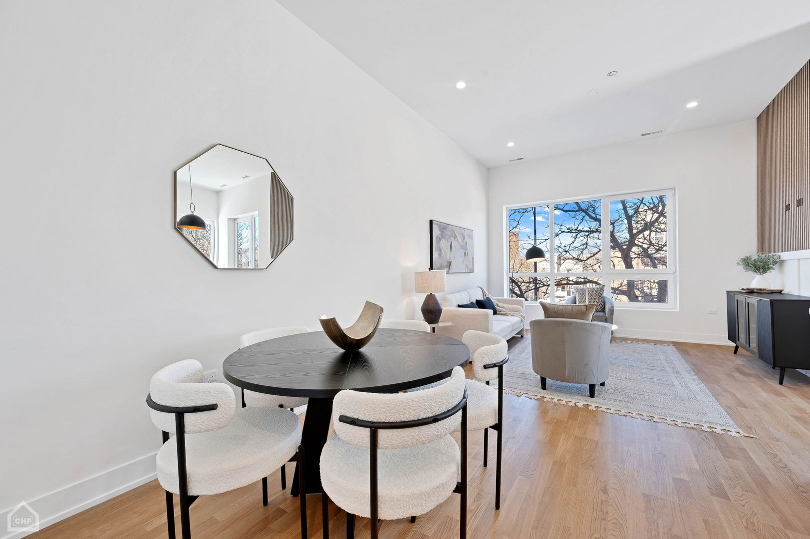 2127 W Madison Street 504