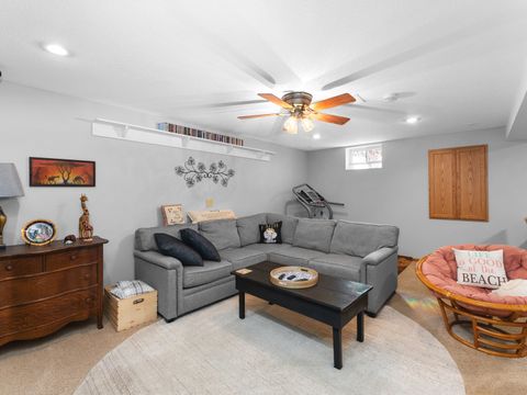 Tiny photo for 5018 Coventry Court, Davenport, IA 52807 (MLS # 12602680)