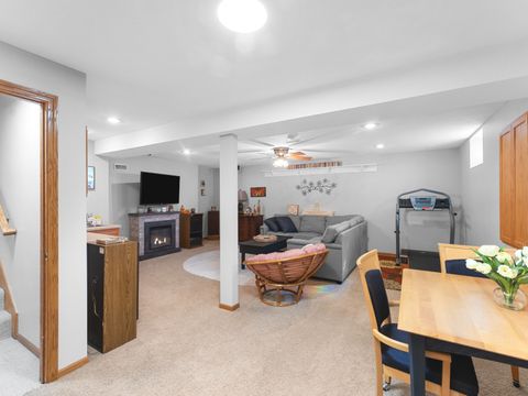 Tiny photo for 5018 Coventry Court, Davenport, IA 52807 (MLS # 12602680)