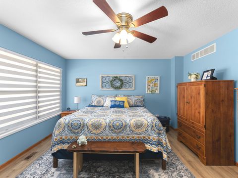 Tiny photo for 5018 Coventry Court, Davenport, IA 52807 (MLS # 12602680)