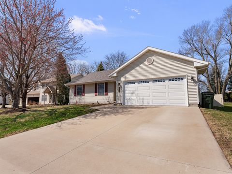 Tiny photo for 5018 Coventry Court, Davenport, IA 52807 (MLS # 12602680)