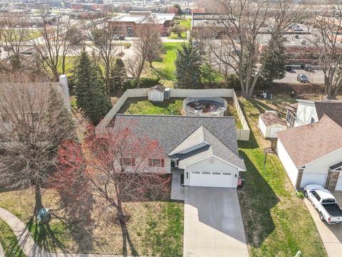 Tiny photo for 5018 Coventry Court, Davenport, IA 52807 (MLS # 12602680)