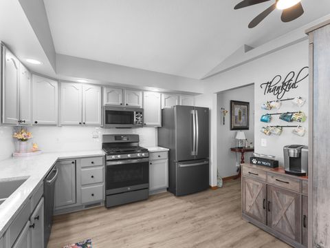 Tiny photo for 5018 Coventry Court, Davenport, IA 52807 (MLS # 12602680)