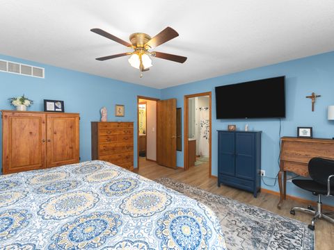 Tiny photo for 5018 Coventry Court, Davenport, IA 52807 (MLS # 12602680)