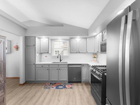 Tiny photo for 5018 Coventry Court, Davenport, IA 52807 (MLS # 12602680)