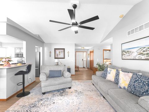 Tiny photo for 5018 Coventry Court, Davenport, IA 52807 (MLS # 12602680)