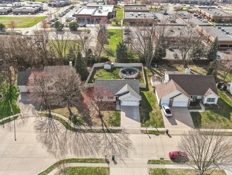 Tiny photo for 5018 Coventry Court, Davenport, IA 52807 (MLS # 12602680)