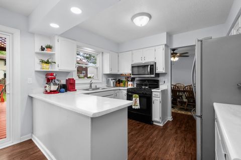 Tiny photo for 816 W 57th Street, Davenport, IA 52806 (MLS # 12688341)
