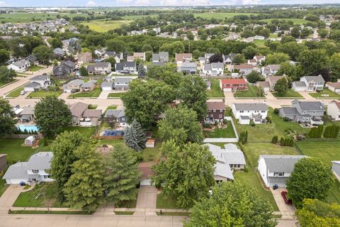 Tiny photo for 816 W 57th Street, Davenport, IA 52806 (MLS # 12688341)