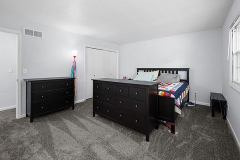Tiny photo for 816 W 57th Street, Davenport, IA 52806 (MLS # 12688341)