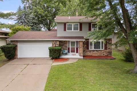 Photo of 816 W 57th Street, Davenport, IA 52806 (MLS # 12688341)