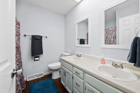 Tiny photo for 816 W 57th Street, Davenport, IA 52806 (MLS # 12688341)
