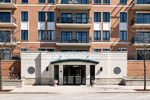 135 S YORK Street 314 Elmhurst IL 60126