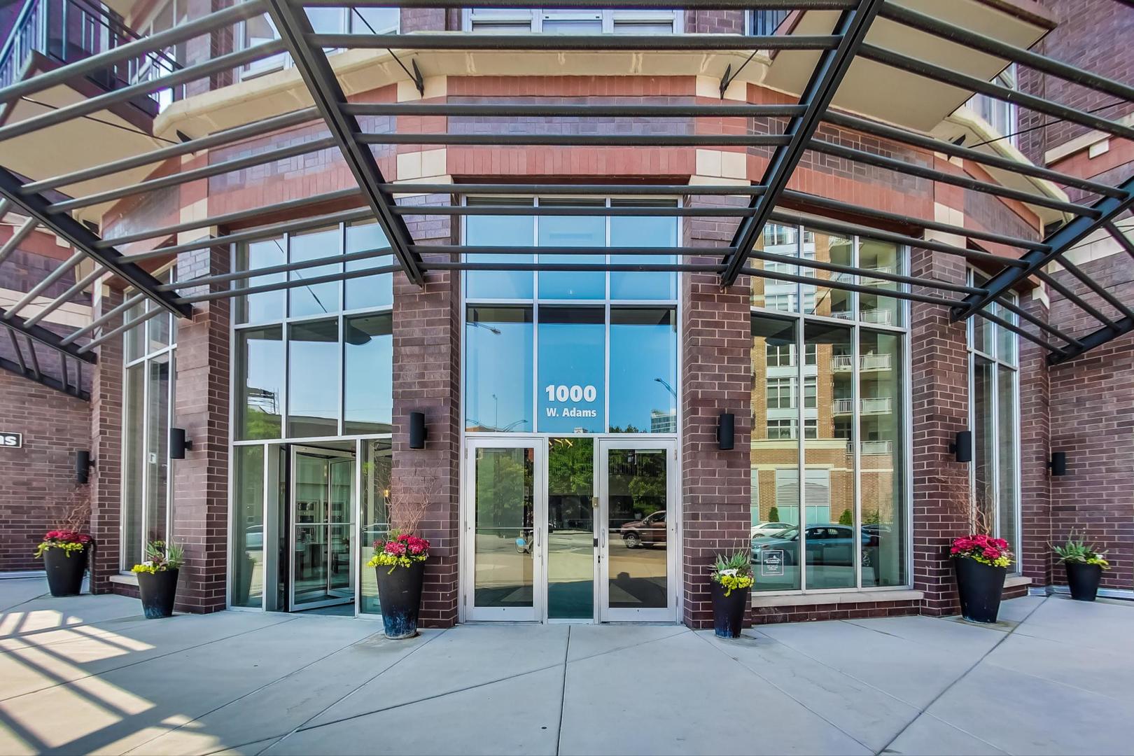 1000 W ADAMS Street 824